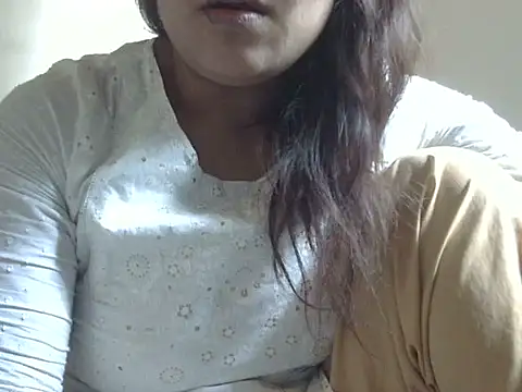 Snapshot of shekira99 chatting on 11/26/25, 06:36 shekira99 online show from 11/26/25, 06:36