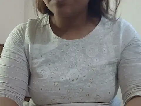 Snapshot of shekira99 chatting on 12/14/25, 02:39 shekira99 online show from 12/14/25, 02:39