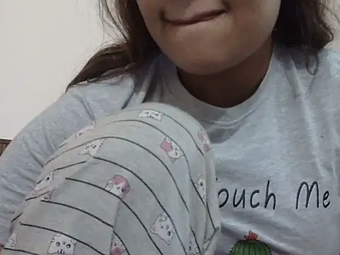 Snapshot of shekira99 chatting on 12/21/25, 10:11 shekira99 online show from 12/21/25, 10:11