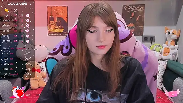 Snapshot of AliceLanley chatting on 12/28/24, 11:52 AliceLanley online show from 12/28/24, 11:52