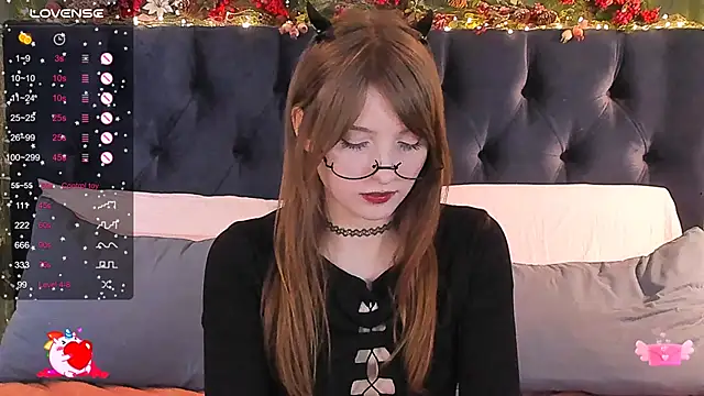 Snapshot of AliceLanley chatting on 02/04/25, 11:38 AliceLanley online show from 02/04/25, 11:38