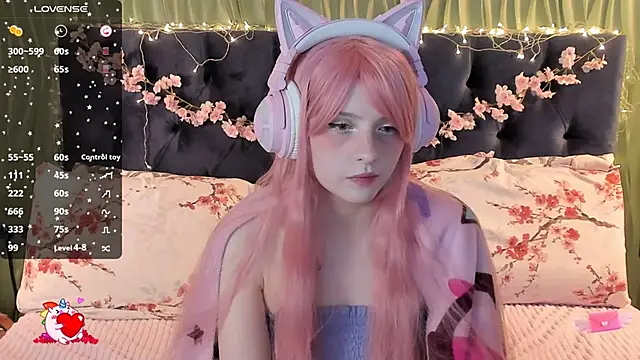 Snapshot of AliceLanley chatting on 09/24/25, 12:41 AliceLanley online show from 09/24/25, 12:41