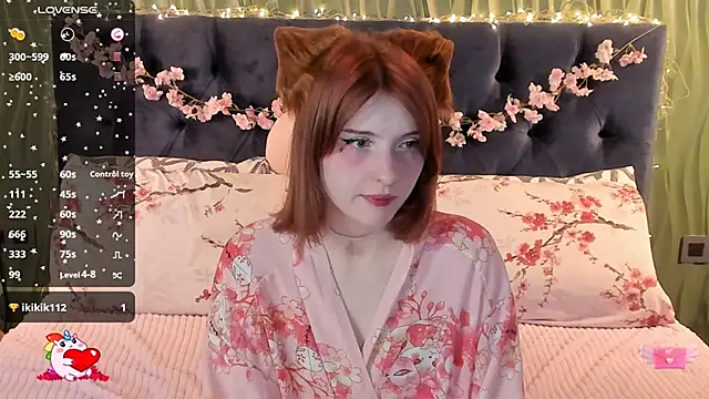 Snapshot of AliceLanley chatting on 09/28/25, 12:32 AliceLanley online show from 09/28/25, 12:32