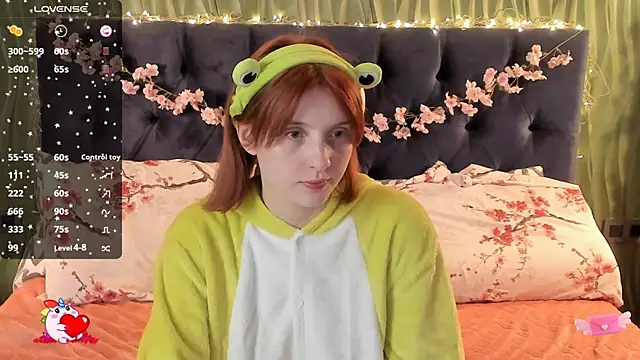 Snapshot of AliceLanley chatting on 09/30/25, 11:15 AliceLanley online show from 09/30/25, 11:15