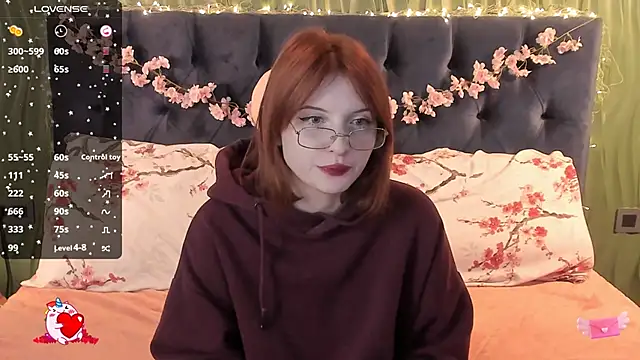 Snapshot of AliceLanley chatting on 10/01/25, 12:11 AliceLanley online show from 10/01/25, 12:11