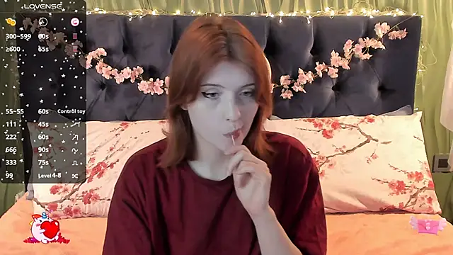 Snapshot of AliceLanley chatting on 11/08/25, 11:21 AliceLanley online show from 11/08/25, 11:21