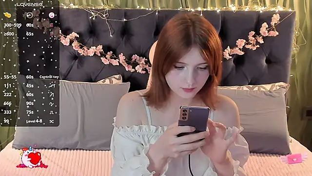 Snapshot of AliceLanley chatting on 11/19/25, 11:10 AliceLanley online show from 11/19/25, 11:10