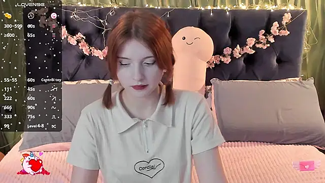 Snapshot of AliceLanley chatting on 11/22/25, 11:31 AliceLanley online show from 11/22/25, 11:31