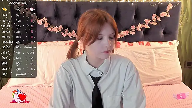 Snapshot of AliceLanley chatting on 12/14/25, 11:26 AliceLanley online show from 12/14/25, 11:26