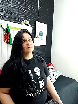 Snapshot of lucia_vonne_ chatting on 12/18/24, 11:34 lucia vonne online show from 12/18/24, 11:34