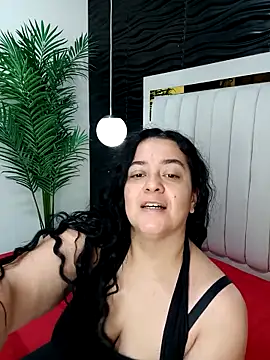 Snapshot of lucia_vonne_ chatting on 02/26/25, 12:25 lucia vonne online show from 02/26/25, 12:25