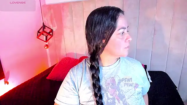 lucia vonne  online show from 12/17/25, 08:15