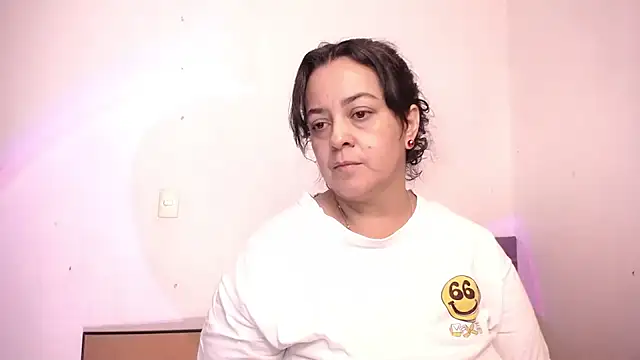 Snapshot of lucia_vonne_ chatting on 06/03/26, 12:24 lucia vonne online show from 06/03/26, 12:24