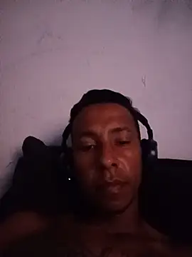 Snapshot of jhonjhon2131 chatting on 05/24/26, 12:43 jhonjhon2131 online show from 05/24/26, 12:43