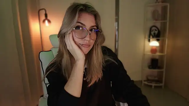 Dakotaa  online show from 12/01/25, 04:06