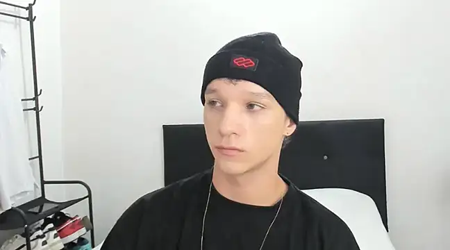 Snapshot of angelcortes chatting on 12/27/24, 11:06 angelcortes online show from 12/27/24, 11:06