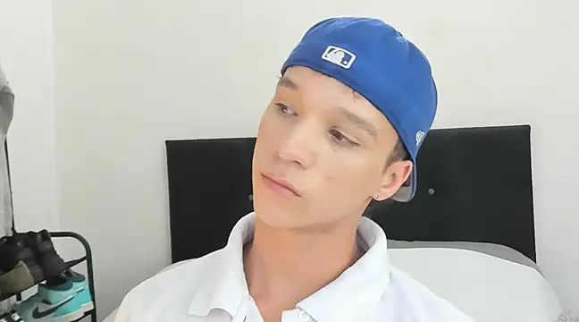 Snapshot of angelcortes chatting on 01/10/25, 10:46 angelcortes online show from 01/10/25, 10:46