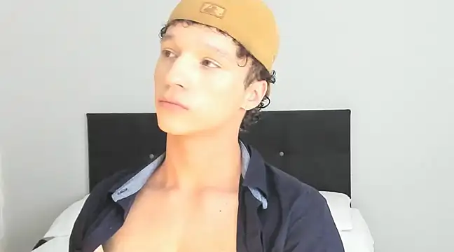 Snapshot of angelcortes chatting on 02/22/25, 08:42 angelcortes online show from 02/22/25, 08:42