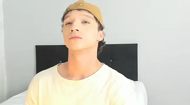 angelcortes online show from 02/25/25, 04:57