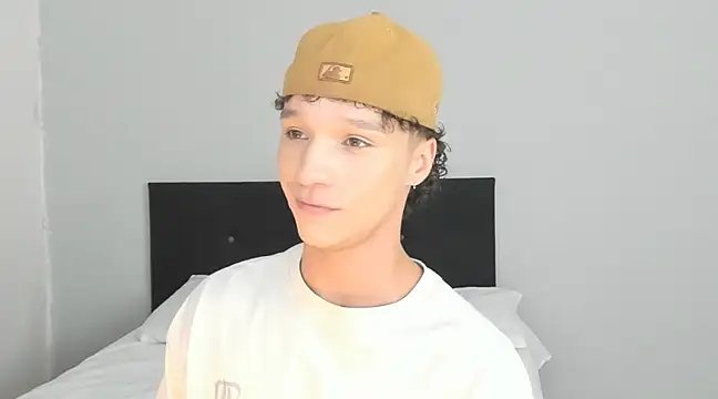 Snapshot of angelcortes chatting on 03/05/25, 06:34 angelcortes online show from 03/05/25, 06:34