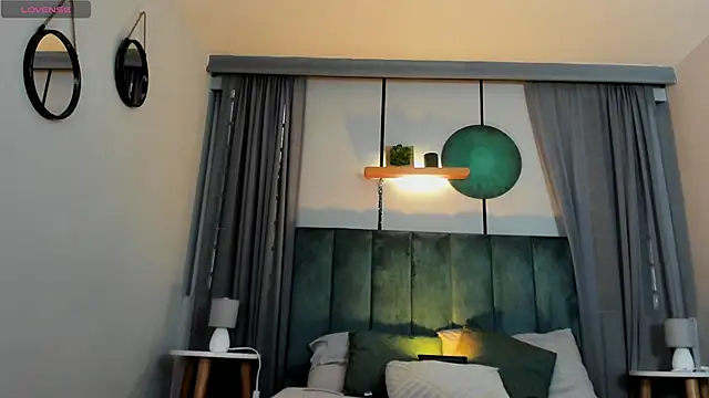 CoralineRicce  online show from 11/21/25, 09:57