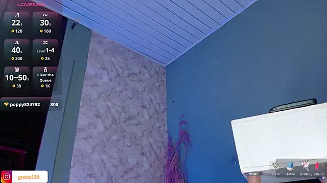 Snapshot of _Gretta chatting on 10/18/25, 07:47 Gretta online show from 10/18/25, 07:47