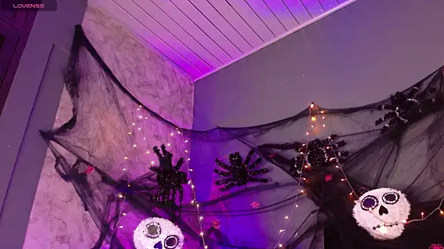 Snapshot of _Gretta chatting on 10/24/25, 08:05 Gretta online show from 10/24/25, 08:05