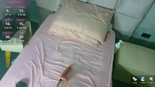 Snapshot of _Gretta chatting on 11/26/25, 08:43 Gretta online show from 11/26/25, 08:43