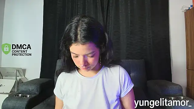 yungelitamor  online show from 09/28/25, 05:02