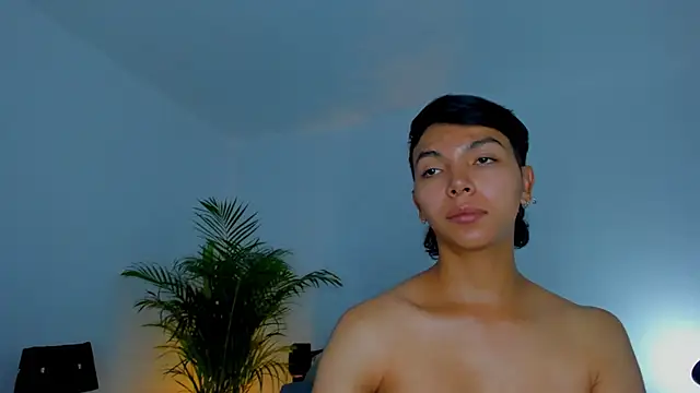 Snapshot of xhenisa_ chatting on 09/29/25, 08:02 xhenisa online show from 09/29/25, 08:02