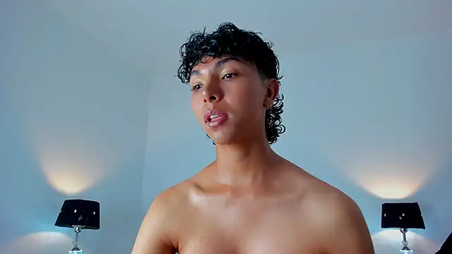 xhenisa  online show from 11/10/25, 07:02