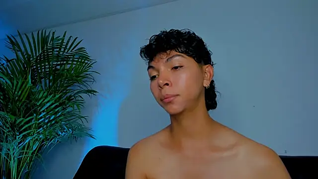 Snapshot of xhenisa_ chatting on 11/20/25, 12:00 xhenisa online show from 11/20/25, 12:00