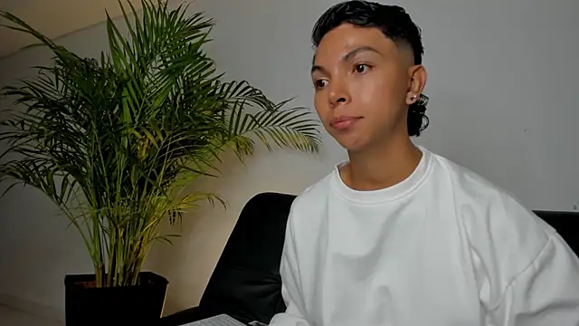 Snapshot of xhenisa_ chatting on 02/01/26, 09:46 xhenisa online show from 02/01/26, 09:46