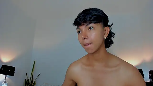 Snapshot of xhenisa_ chatting on 03/04/26, 04:46 xhenisa online show from 03/04/26, 04:46