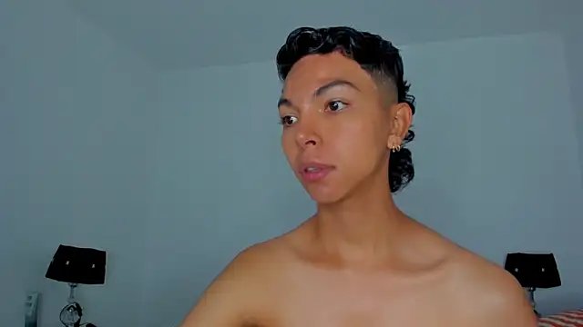 Snapshot of xhenisa_ chatting on 03/11/26, 04:35 xhenisa online show from 03/11/26, 04:35