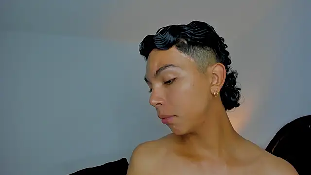 Snapshot of xhenisa_ chatting on 03/12/26, 08:48 xhenisa online show from 03/12/26, 08:48