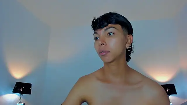 Snapshot of xhenisa_ chatting on 03/24/26, 08:25 xhenisa online show from 03/24/26, 08:25