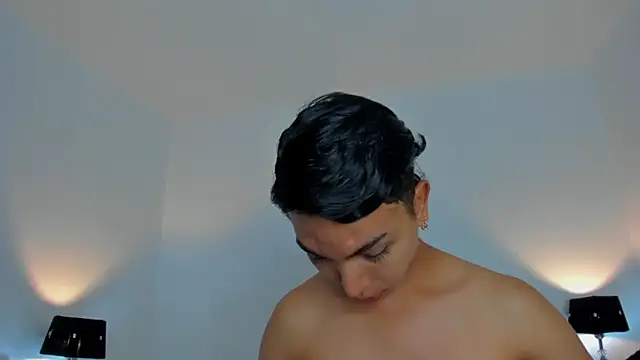 Snapshot of xhenisa_ chatting on 04/03/26, 01:36 xhenisa online show from 04/03/26, 01:36