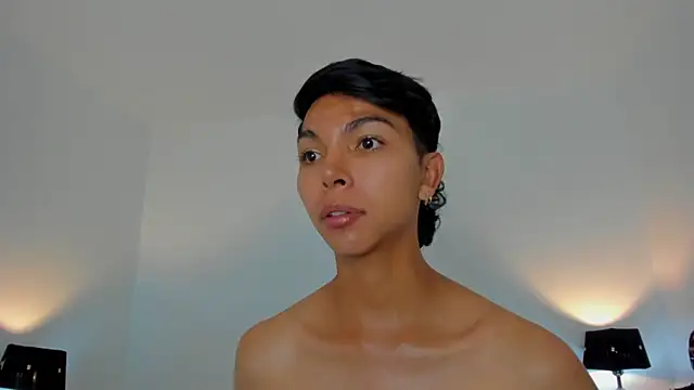 xhenisa  online show from 04/03/26, 08:40