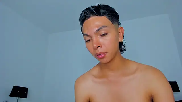 Snapshot of xhenisa_ chatting on 04/06/26, 08:32 xhenisa online show from 04/06/26, 08:32