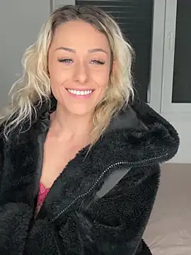 petrouchkaaa  online show from 03/04/25, 09:00