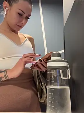 petrouchkaaa  online show from 03/17/25, 09:22