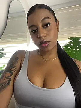 charlotteeruss online show from 11/07/25, 06:19