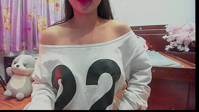 Snapshot of Mimini- chatting on 02/07/25, 11:01 Mimini- online show from 02/07/25, 11:01