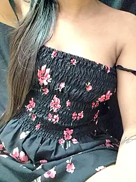 Snapshot of Roshni_98 chatting on 05/11/26, 02:45 Roshni 98 online show from 05/11/26, 02:45