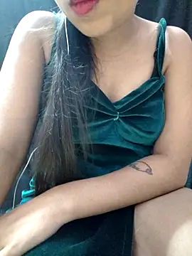 Snapshot of Roshni_98 chatting on 06/10/26, 05:50 Roshni 98 online show from 06/10/26, 05:50
