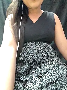 Snapshot of Roshni_98 chatting on 06/27/26, 12:33 Roshni 98 online show from 06/27/26, 12:33