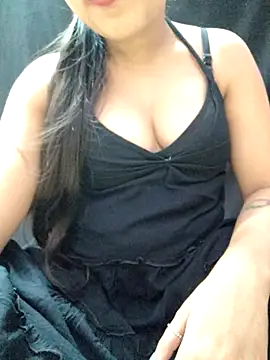 Snapshot of Roshni_98 chatting on 07/11/26, 08:33 Roshni 98 online show from 07/11/26, 08:33