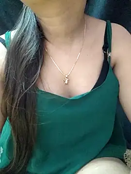 Snapshot of Roshni_98 chatting on 07/14/26, 02:01 Roshni 98 online show from 07/14/26, 02:01