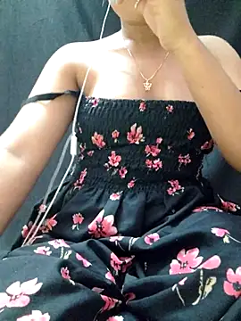 Snapshot of Roshni_98 chatting on 07/15/26, 06:51 Roshni 98 online show from 07/15/26, 06:51